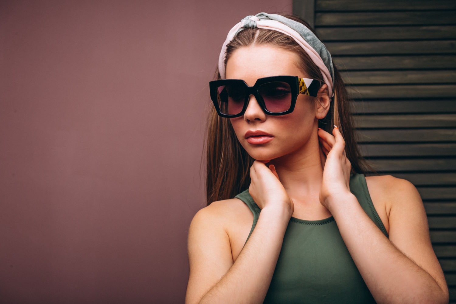 Ekskluzywne okulary przeciwsłoneczne Prada dla kobiet: luksusowy wybór na lato