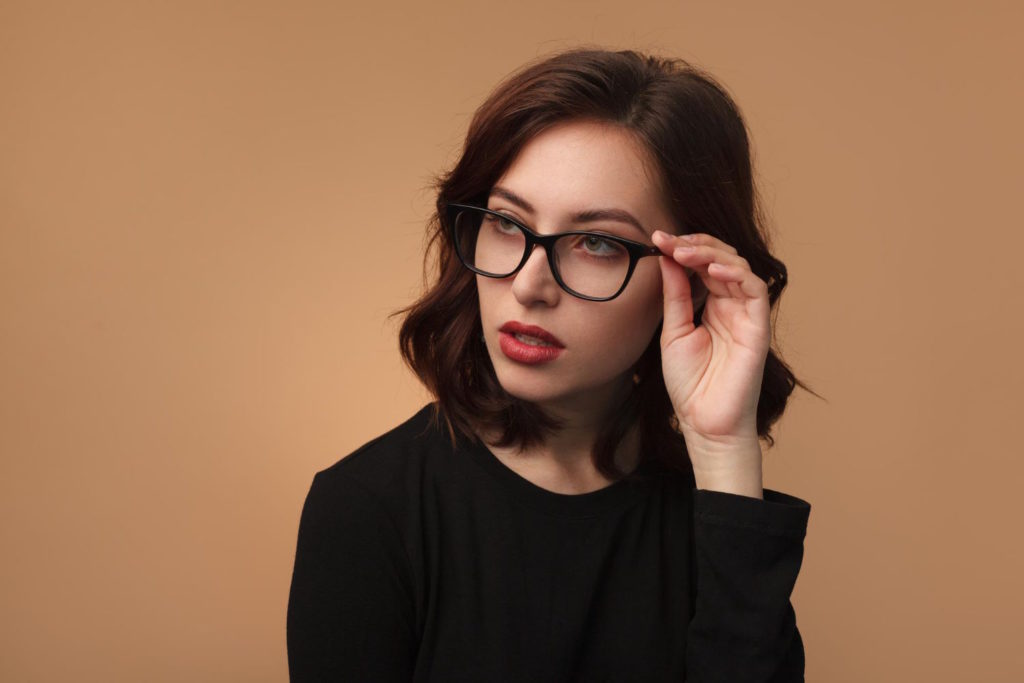 Oryginalne oprawki markowych okularów korekcyjnych są nie tylko funkcjonalnym elementem, ale również modowym dodatkiem